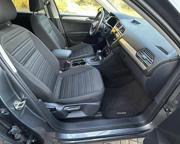 Сірий Фольксваген Тігуан, об'ємом двигуна 1.98 л та пробігом 23 тис. км за 26700 $, фото 20 на Automoto.ua