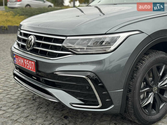 Серый Фольксваген Тигуан, объемом двигателя 2 л и пробегом 36 тыс. км за 28900 $, фото 2 на Automoto.ua