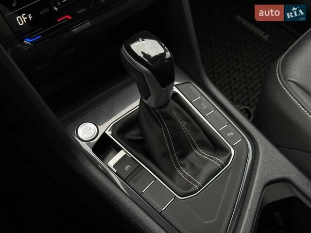 Сірий Фольксваген Тігуан, об'ємом двигуна 2 л та пробігом 2 тис. км за 31500 $, фото 75 на Automoto.ua