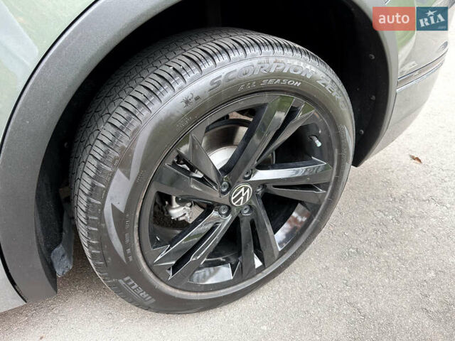 Серый Фольксваген Тигуан, объемом двигателя 2 л и пробегом 18 тыс. км за 28998 $, фото 27 на Automoto.ua