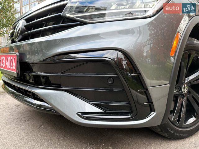 Серый Фольксваген Тигуан, объемом двигателя 2 л и пробегом 18 тыс. км за 28998 $, фото 37 на Automoto.ua