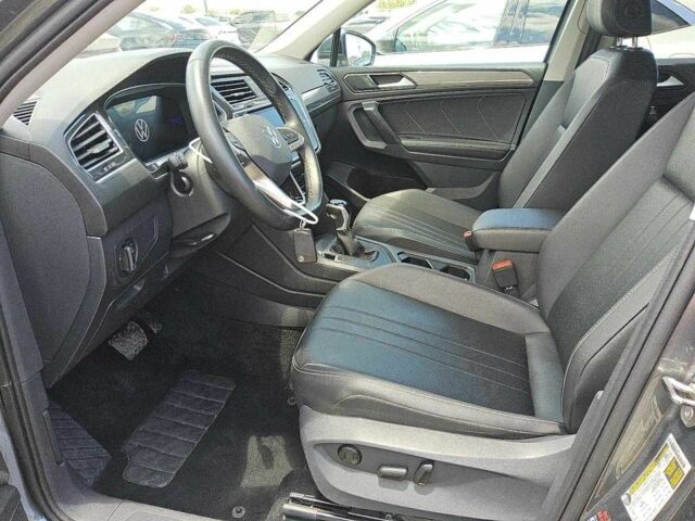 Сірий Фольксваген Тігуан, об'ємом двигуна 2 л та пробігом 60 тис. км за 7900 $, фото 6 на Automoto.ua