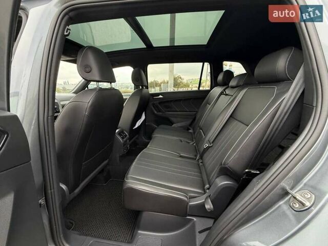 Сірий Фольксваген Тігуан, об'ємом двигуна 2 л та пробігом 2 тис. км за 31500 $, фото 42 на Automoto.ua