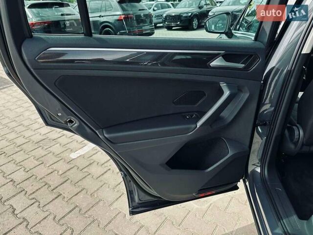 Серый Фольксваген Тигуан, объемом двигателя 1.98 л и пробегом 9 тыс. км за 40000 $, фото 11 на Automoto.ua