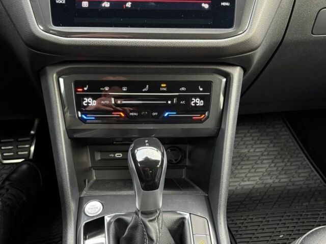 Серый Фольксваген Тигуан, объемом двигателя 2 л и пробегом 17 тыс. км за 30000 $, фото 15 на Automoto.ua