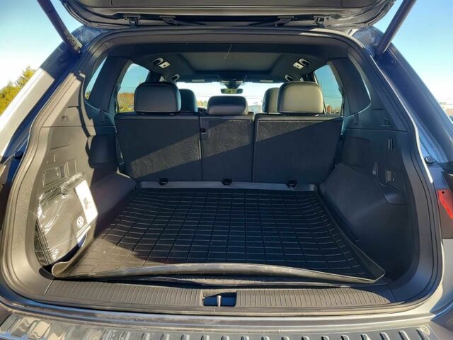 Серый Фольксваген Тигуан, объемом двигателя 2 л и пробегом 24 тыс. км за 23100 $, фото 13 на Automoto.ua