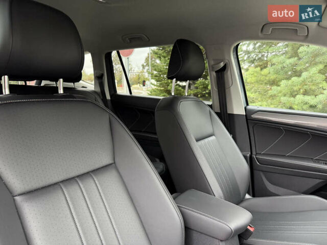 Серый Фольксваген Тигуан, объемом двигателя 2 л и пробегом 14 тыс. км за 27500 $, фото 18 на Automoto.ua