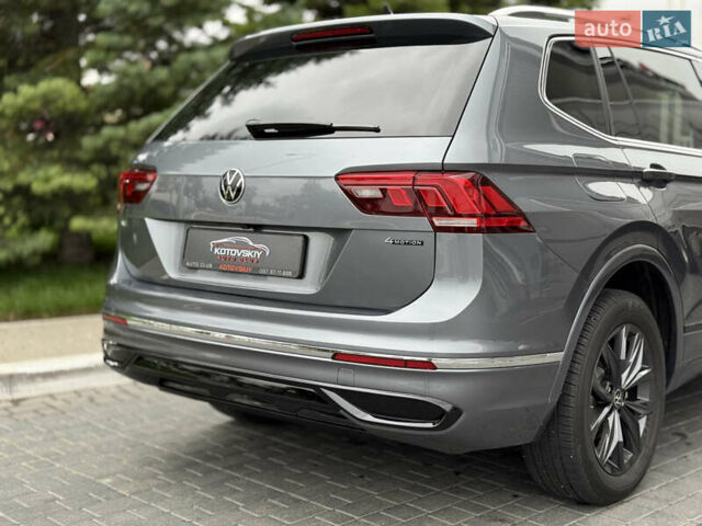 Серый Фольксваген Тигуан, объемом двигателя 2 л и пробегом 14 тыс. км за 27500 $, фото 28 на Automoto.ua
