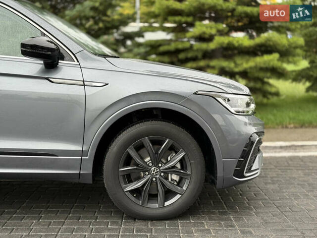 Серый Фольксваген Тигуан, объемом двигателя 2 л и пробегом 14 тыс. км за 27500 $, фото 9 на Automoto.ua