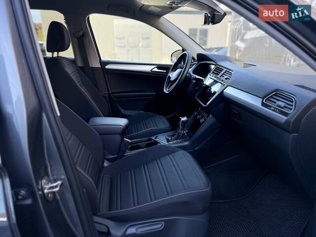 Серый Фольксваген Тигуан, объемом двигателя 1.98 л и пробегом 2 тыс. км за 25500 $, фото 51 на Automoto.ua