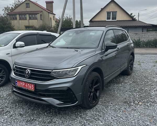 Сірий Фольксваген Тігуан, об'ємом двигуна 2 л та пробігом 1 тис. км за 34900 $, фото 2 на Automoto.ua
