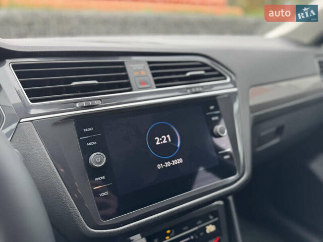 Серый Фольксваген Тигуан, объемом двигателя 2 л и пробегом 36 тыс. км за 28900 $, фото 66 на Automoto.ua