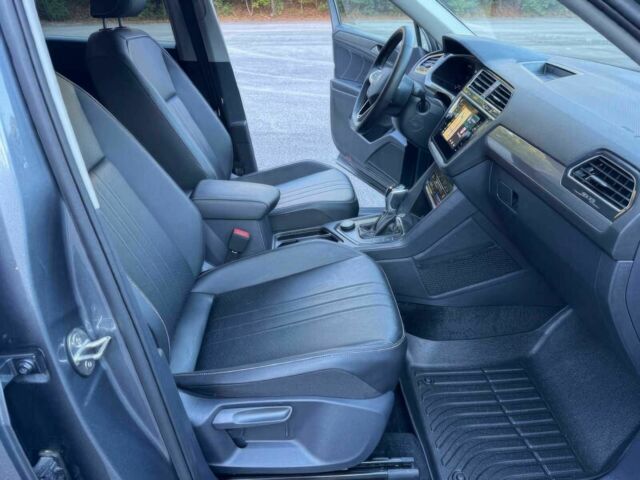 Сірий Фольксваген Тігуан, об'ємом двигуна 2 л та пробігом 19 тис. км за 14000 $, фото 10 на Automoto.ua