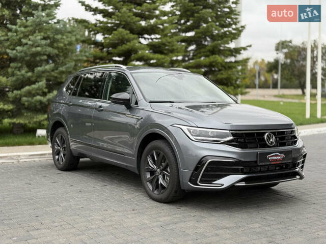 Серый Фольксваген Тигуан, объемом двигателя 2 л и пробегом 14 тыс. км за 27500 $, фото 5 на Automoto.ua