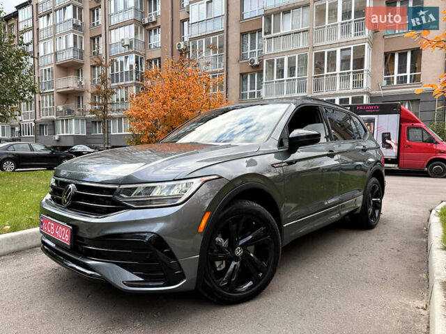 Серый Фольксваген Тигуан, объемом двигателя 2 л и пробегом 18 тыс. км за 28998 $, фото 46 на Automoto.ua