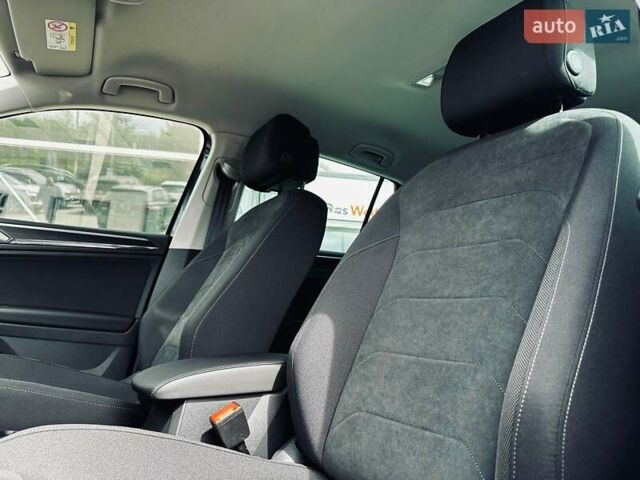 Серый Фольксваген Тигуан, объемом двигателя 1.98 л и пробегом 9 тыс. км за 40000 $, фото 4 на Automoto.ua