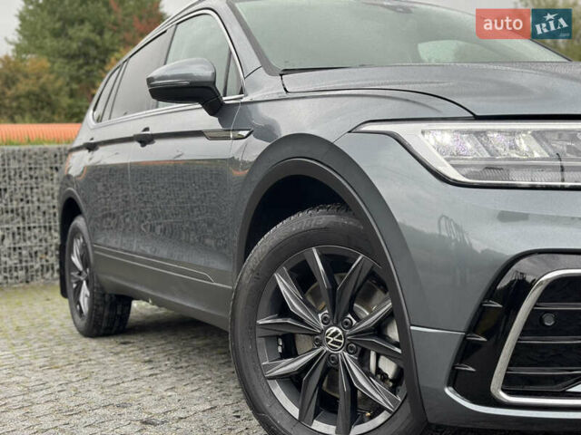 Серый Фольксваген Тигуан, объемом двигателя 2 л и пробегом 36 тыс. км за 28900 $, фото 13 на Automoto.ua