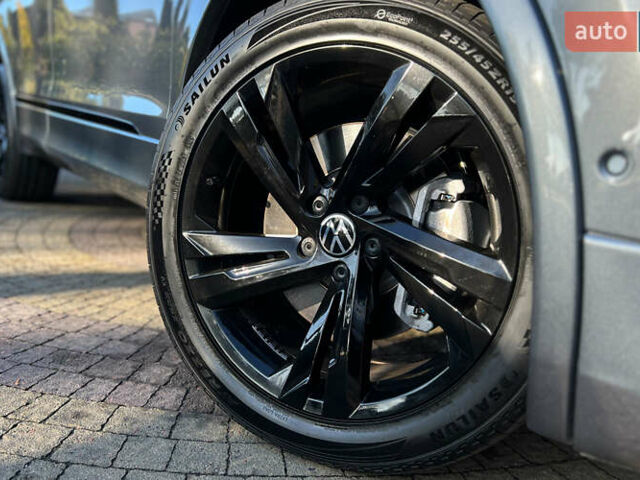 Серый Фольксваген Тигуан, объемом двигателя 2 л и пробегом 17 тыс. км за 29500 $, фото 22 на Automoto.ua