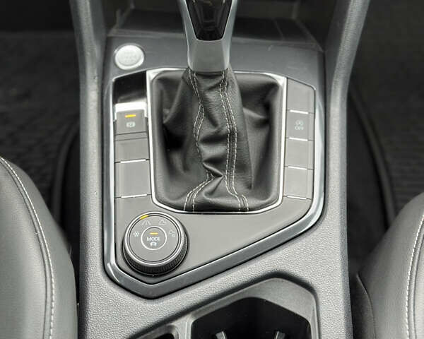 Серый Фольксваген Тигуан, объемом двигателя 2 л и пробегом 36 тыс. км за 28900 $, фото 45 на Automoto.ua