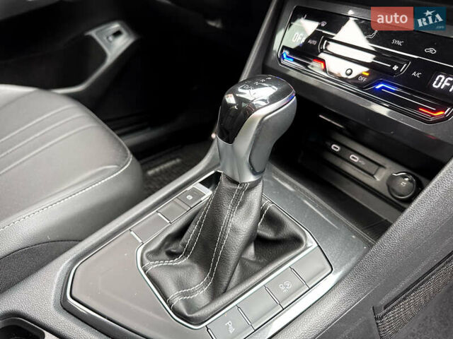 Серый Фольксваген Тигуан, объемом двигателя 2 л и пробегом 18 тыс. км за 28998 $, фото 18 на Automoto.ua