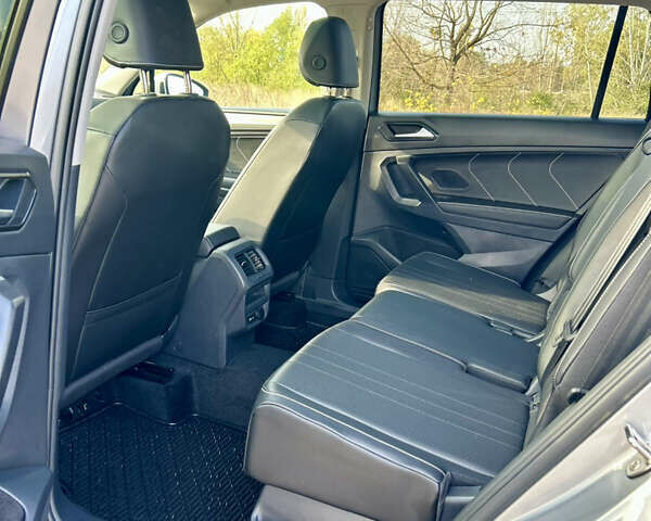 Сірий Фольксваген Тігуан, об'ємом двигуна 1.98 л та пробігом 23 тис. км за 27800 $, фото 8 на Automoto.ua