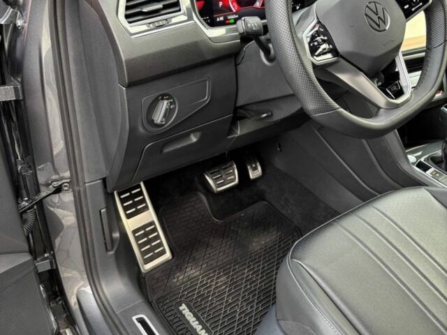 Серый Фольксваген Тигуан, объемом двигателя 2 л и пробегом 17 тыс. км за 30000 $, фото 18 на Automoto.ua