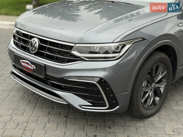 Серый Фольксваген Тигуан, объемом двигателя 2 л и пробегом 14 тыс. км за 27500 $, фото 3 на Automoto.ua