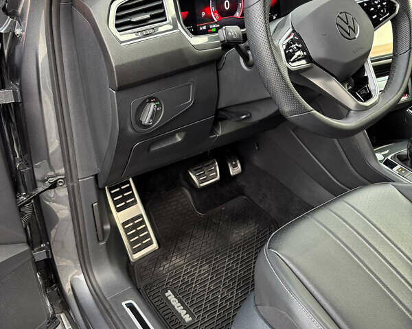 Серый Фольксваген Тигуан, объемом двигателя 2 л и пробегом 17 тыс. км за 30000 $, фото 24 на Automoto.ua