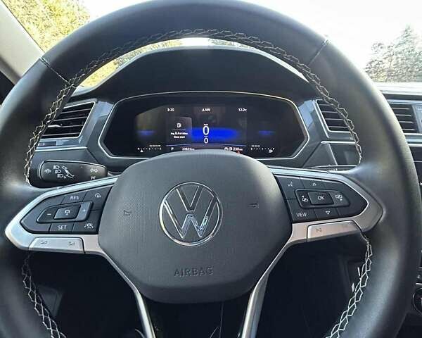 Сірий Фольксваген Тігуан, об'ємом двигуна 1.98 л та пробігом 23 тис. км за 26700 $, фото 10 на Automoto.ua