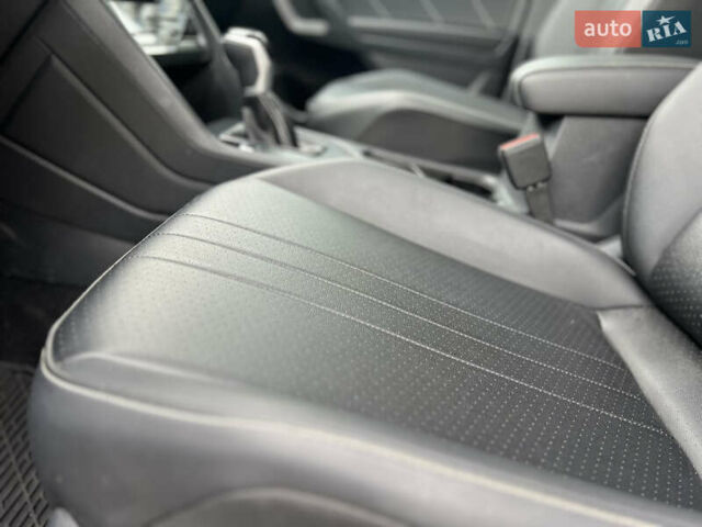 Серый Фольксваген Тигуан, объемом двигателя 1.98 л и пробегом 19 тыс. км за 29300 $, фото 29 на Automoto.ua