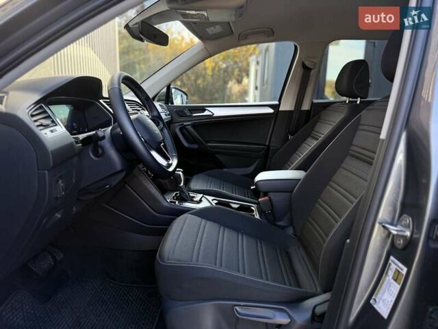 Серый Фольксваген Тигуан, объемом двигателя 1.98 л и пробегом 2 тыс. км за 25500 $, фото 32 на Automoto.ua