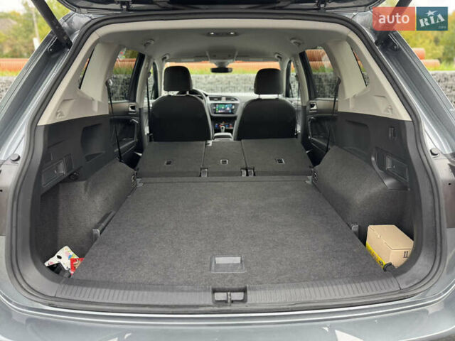 Серый Фольксваген Тигуан, объемом двигателя 2 л и пробегом 36 тыс. км за 28900 $, фото 39 на Automoto.ua