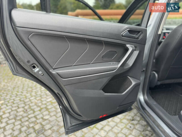 Серый Фольксваген Тигуан, объемом двигателя 2 л и пробегом 36 тыс. км за 28900 $, фото 77 на Automoto.ua