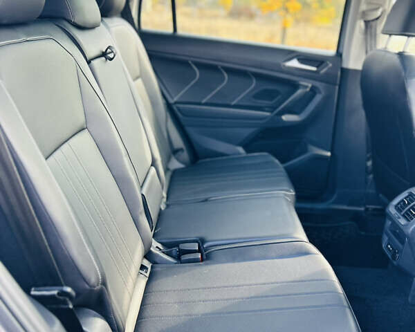 Сірий Фольксваген Тігуан, об'ємом двигуна 1.98 л та пробігом 23 тис. км за 27800 $, фото 12 на Automoto.ua