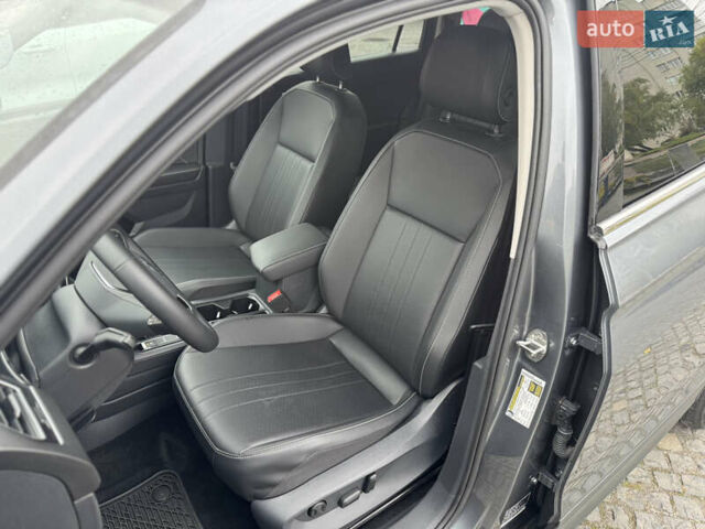 Серый Фольксваген Тигуан, объемом двигателя 2 л и пробегом 36 тыс. км за 28900 $, фото 79 на Automoto.ua