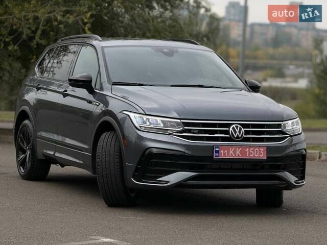 Сірий Фольксваген Тігуан, об'ємом двигуна 2 л та пробігом 2 тис. км за 31500 $, фото 3 на Automoto.ua
