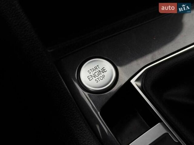 Сірий Фольксваген Тігуан, об'ємом двигуна 2 л та пробігом 2 тис. км за 31500 $, фото 77 на Automoto.ua