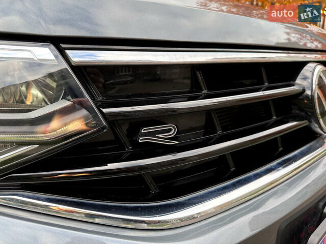 Серый Фольксваген Тигуан, объемом двигателя 2 л и пробегом 18 тыс. км за 28998 $, фото 35 на Automoto.ua