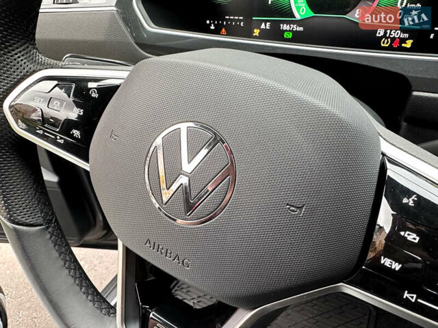 Серый Фольксваген Тигуан, объемом двигателя 2 л и пробегом 18 тыс. км за 28998 $, фото 67 на Automoto.ua