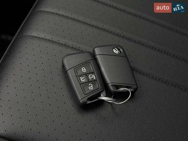 Сірий Фольксваген Тігуан, об'ємом двигуна 2 л та пробігом 2 тис. км за 31500 $, фото 85 на Automoto.ua
