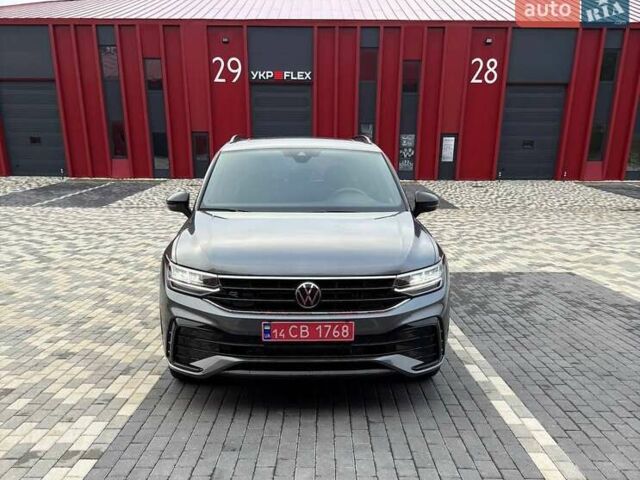 Серый Фольксваген Тигуан, объемом двигателя 2 л и пробегом 17 тыс. км за 30000 $, фото 1 на Automoto.ua