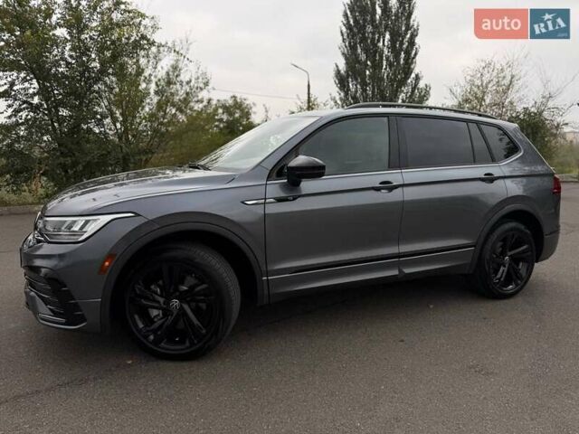 Сірий Фольксваген Тігуан, об'ємом двигуна 2 л та пробігом 2 тис. км за 31500 $, фото 10 на Automoto.ua