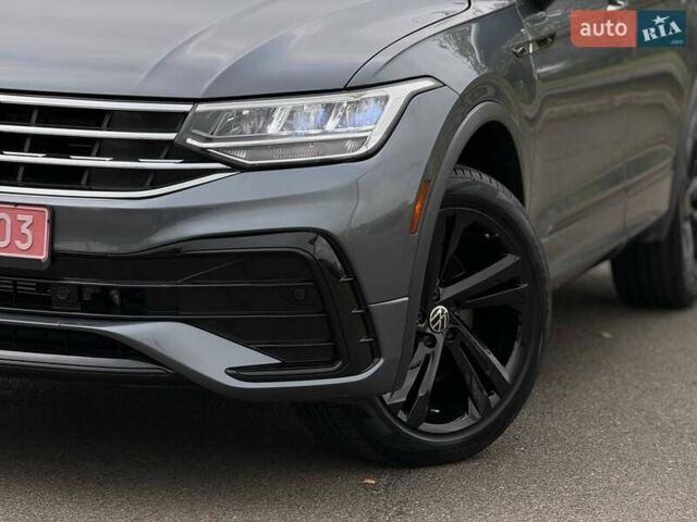 Сірий Фольксваген Тігуан, об'ємом двигуна 2 л та пробігом 2 тис. км за 31500 $, фото 4 на Automoto.ua