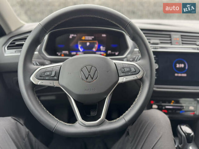 Серый Фольксваген Тигуан, объемом двигателя 2 л и пробегом 36 тыс. км за 28900 $, фото 60 на Automoto.ua