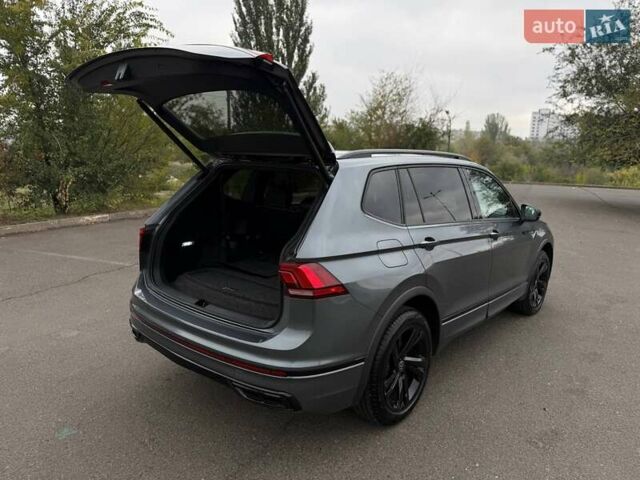 Сірий Фольксваген Тігуан, об'ємом двигуна 2 л та пробігом 2 тис. км за 31500 $, фото 37 на Automoto.ua