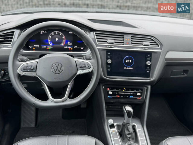 Серый Фольксваген Тигуан, объемом двигателя 2 л и пробегом 36 тыс. км за 28900 $, фото 46 на Automoto.ua