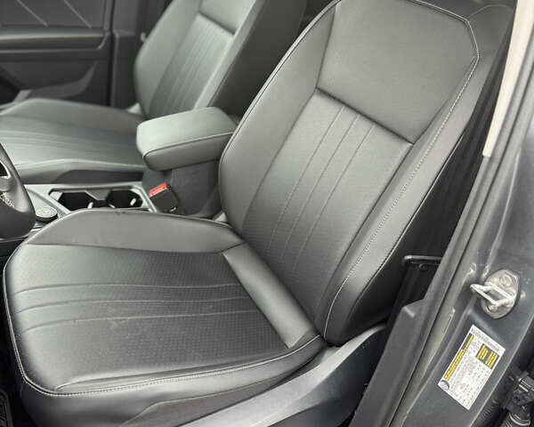 Серый Фольксваген Тигуан, объемом двигателя 2 л и пробегом 36 тыс. км за 28900 $, фото 78 на Automoto.ua