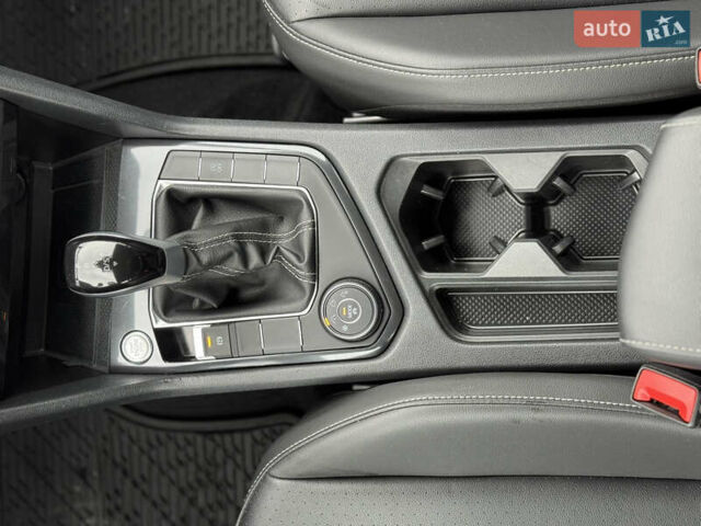 Серый Фольксваген Тигуан, объемом двигателя 2 л и пробегом 36 тыс. км за 28900 $, фото 54 на Automoto.ua