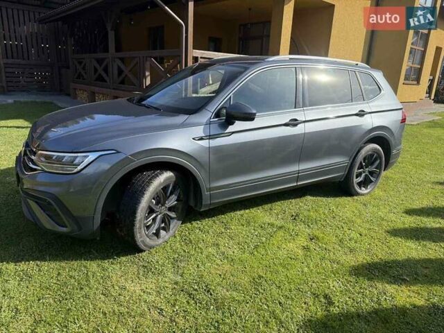 Серый Фольксваген Тигуан, объемом двигателя 1.98 л и пробегом 37 тыс. км за 27999 $, фото 4 на Automoto.ua