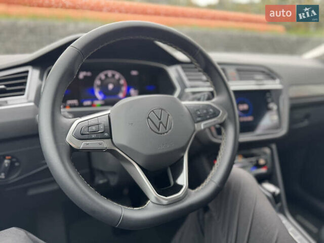Серый Фольксваген Тигуан, объемом двигателя 2 л и пробегом 36 тыс. км за 28900 $, фото 61 на Automoto.ua
